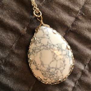 FRANCESCA’S pendant necklace